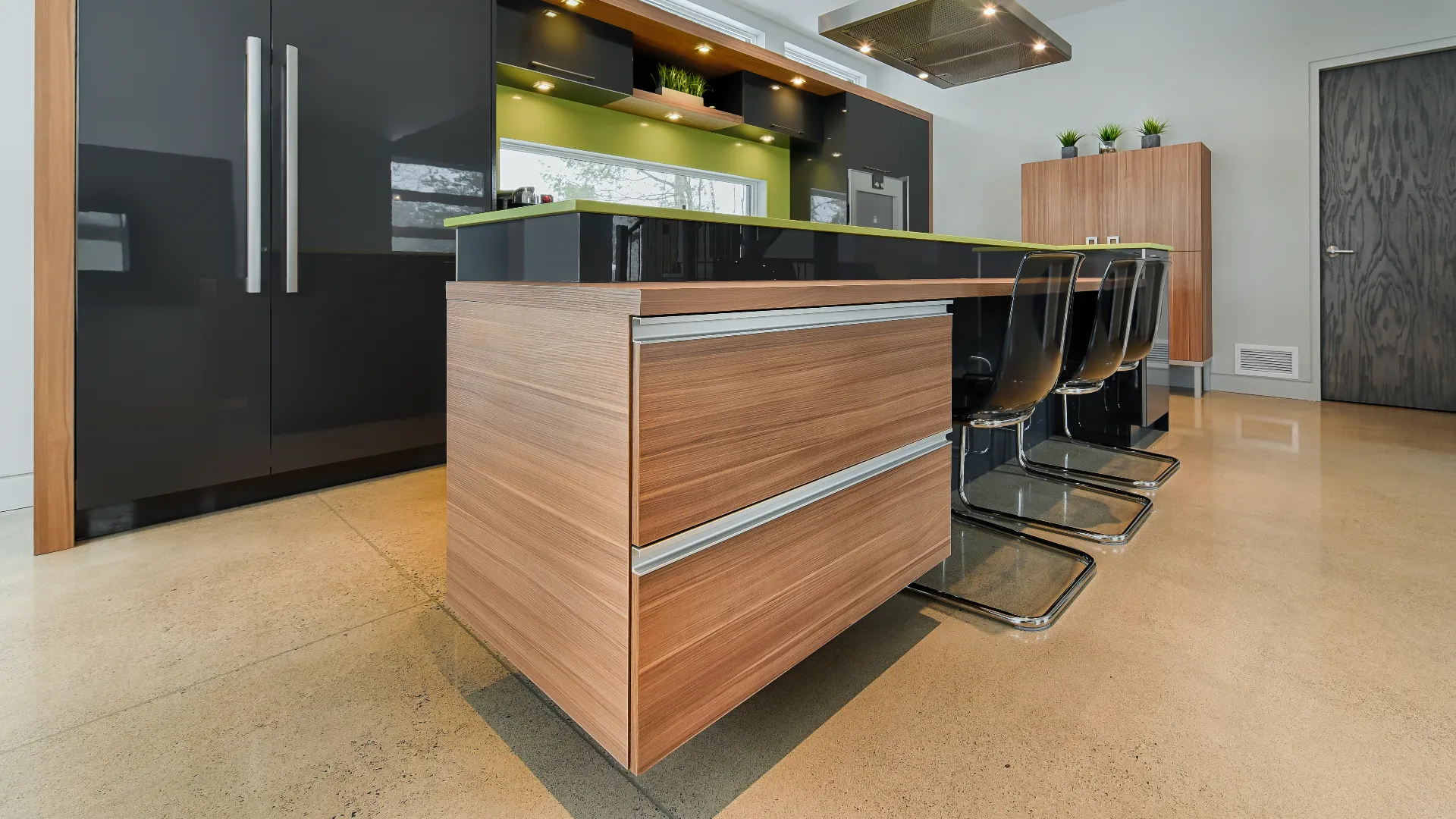 Équipe Mobilak dans l’atelier de finition et transformation.